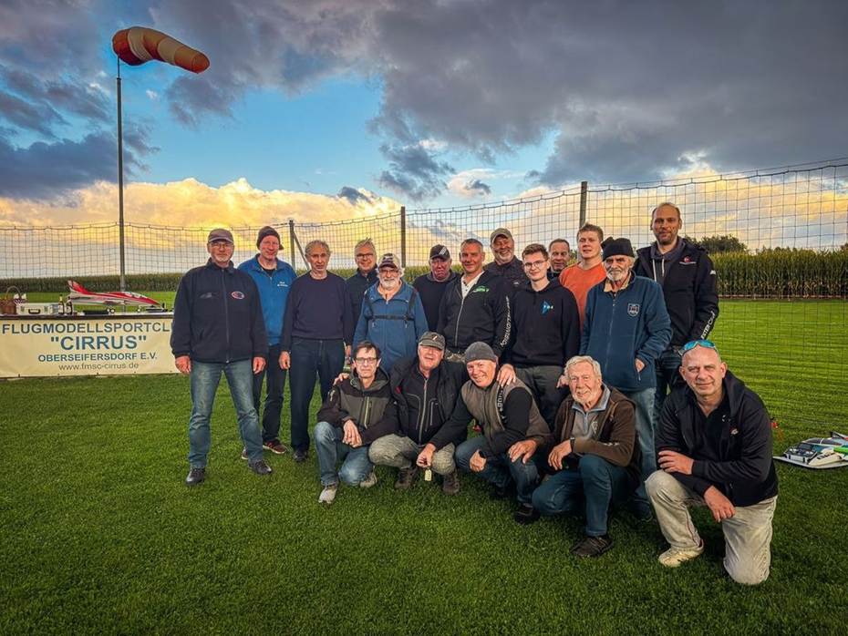 Ein Bild, das Himmel, Person, drau en, Gras enth lt.
KI-generierte Inhalte k nnen fehlerhaft sein.